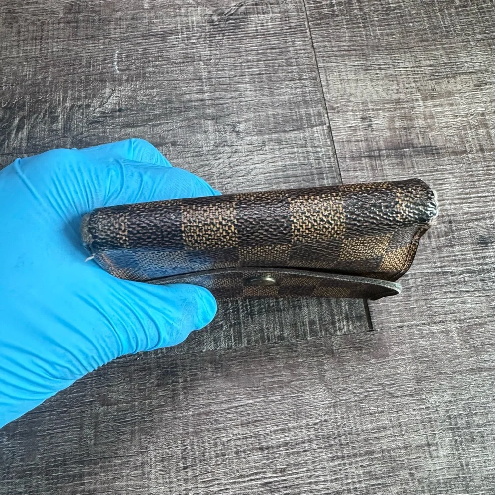 Louis Vuitton elegant wallet